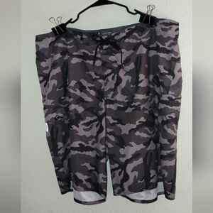 QuickSilver Camouflage Cargo Boardshorts - Size 42 - Black/Gray Camo